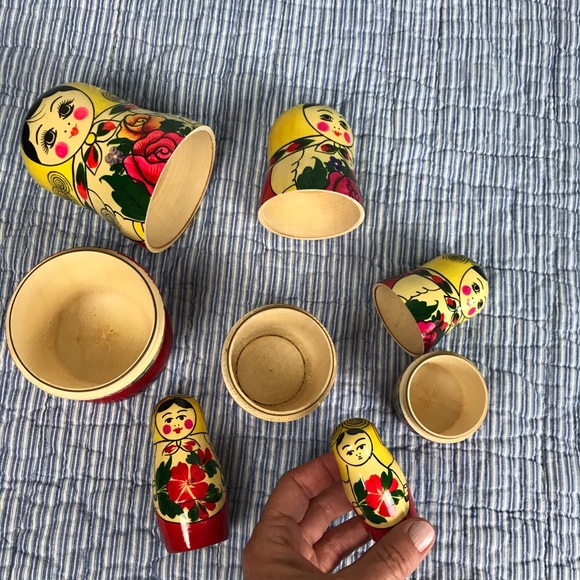 Vintage Russian Nesting Dolls 7 Piece Traditional - Picture 3 of 9
